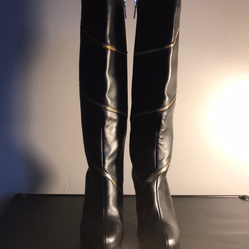 Boots zipper design